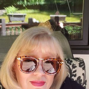 Meet your Posher, Betsy